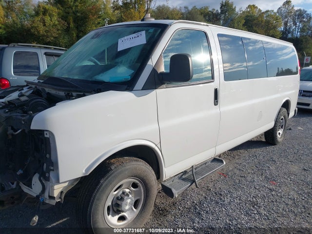 Chevrolet Express Passenger Lt 2019 1GAZGPFG2K1216213 Image 2