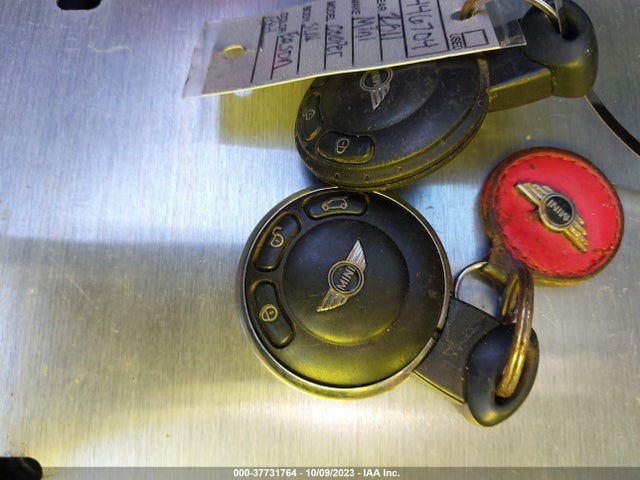 2011 MINI COOPER HARDTOP WMWSU3C53BT093035 Photo 10