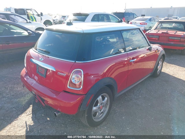 2011 MINI COOPER HARDTOP WMWSU3C53BT093035 Photo 3