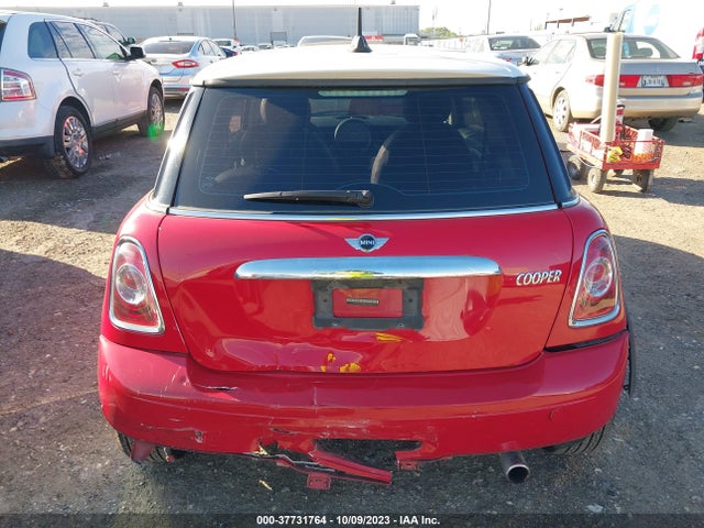 2011 MINI COOPER HARDTOP WMWSU3C53BT093035 Photo 5
