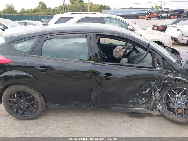 2016 FORD FOCUS SE VIN: 1FADP3K28GL318668