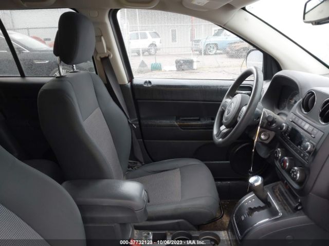 1C4NJDBB3ED605588 Jeep Compass Sport