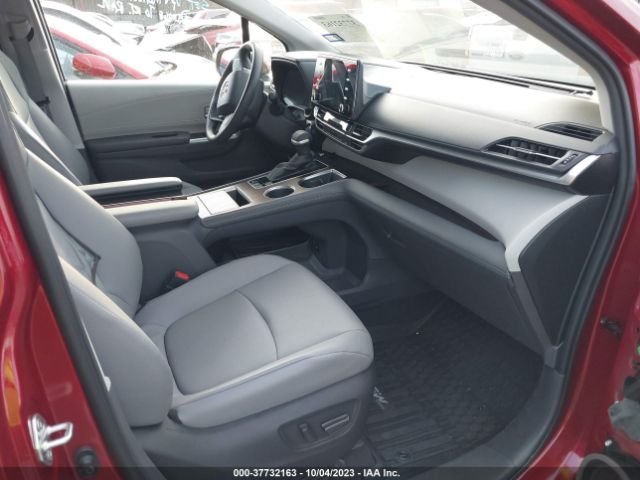5TDYRKEC0NS088463 Toyota SIENNA XLE