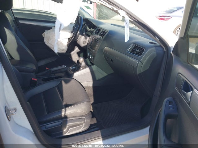 3VWD07AJ1FM322330 Volkswagen Jetta Sedan 1.8t Se W/connectivity