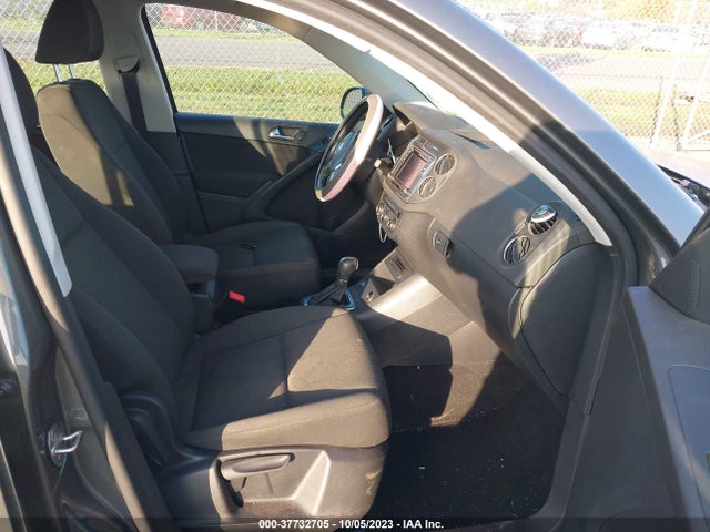 WVGBV7AX1JK004414 Volkswagen TIGUAN LIMITED