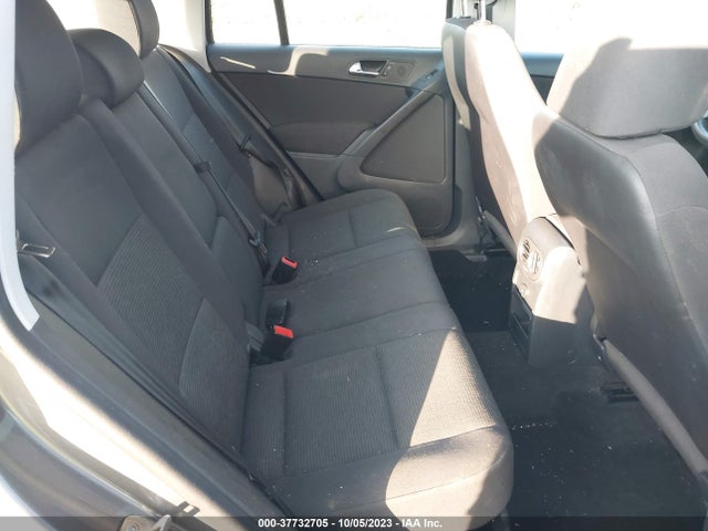 WVGBV7AX1JK004414 Volkswagen TIGUAN LIMITED