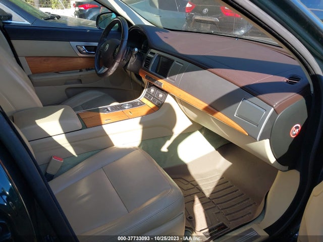 2010 JAGUAR XF SAJWA0FA9AHR55861 Photo 4