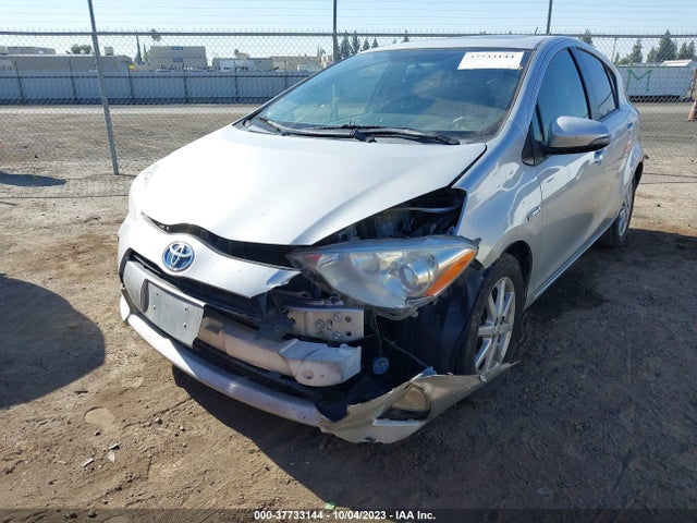 Toyota Prius C One/three/two/four 2014 JTDKDTB37E1075270 Image 2