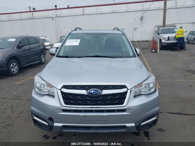 JF2SJAGC2JH552261 Subaru Forester Premium
