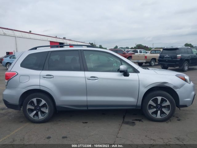JF2SJAGC2JH552261 Subaru Forester Premium