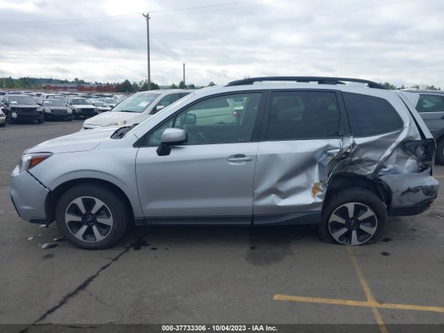 JF2SJAGC2JH552261 Subaru Forester Premium