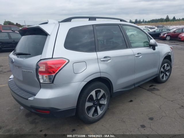JF2SJAGC2JH552261 Subaru Forester Premium