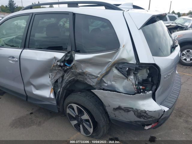 JF2SJAGC2JH552261 Subaru Forester Premium