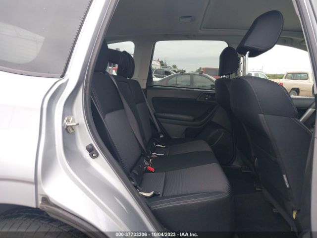 JF2SJAGC2JH552261 Subaru Forester Premium
