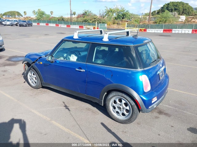 2006 MINI COOPER HARDTOP WMWRC33546TK66827 Photo 2