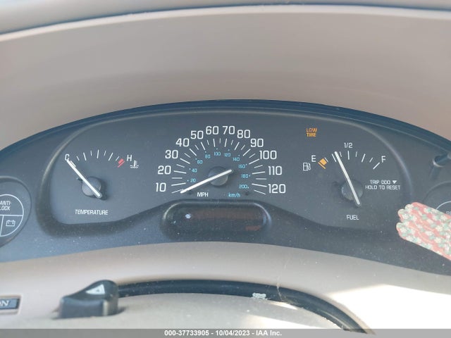 2002 BUICK CENTURY CUSTOM VIN: 2G4WS52J121158177