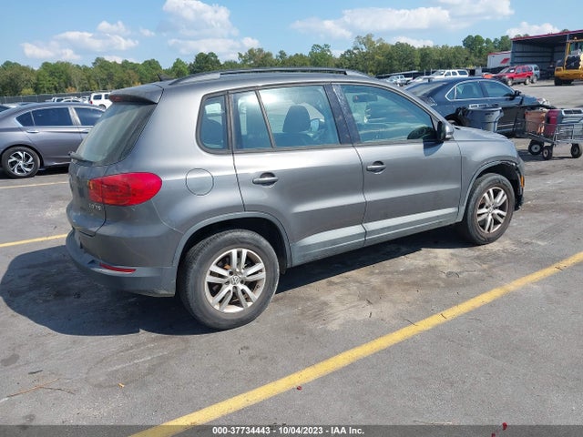 WVGAV7AX8FW565883 Volkswagen TIGUAN S