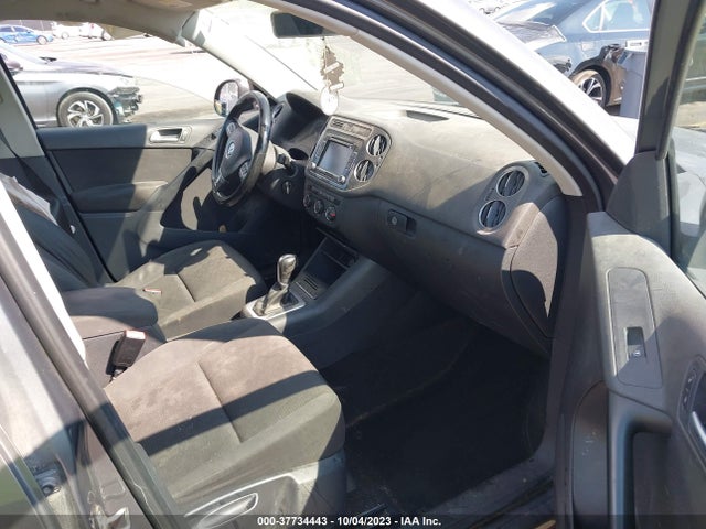 WVGAV7AX8FW565883 Volkswagen TIGUAN S