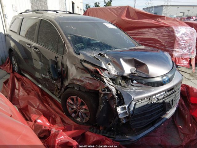 2021 TOYOTA SIENNA 5TDJRKEC1MS017451