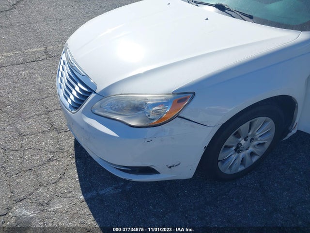 1C3CCBAB7EN142070 Chrysler 200 LX