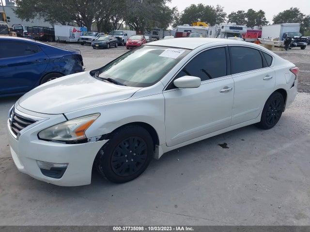 Nissan Altima 2.5 S 2015 1N4AL3AP0FC124257 Image 2