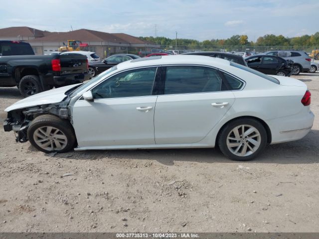 1VWBA7A3XJC025590 Volkswagen Passat 2.0t Se