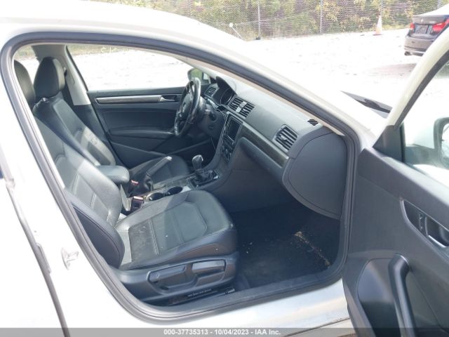 1VWBA7A3XJC025590 Volkswagen Passat 2.0t Se