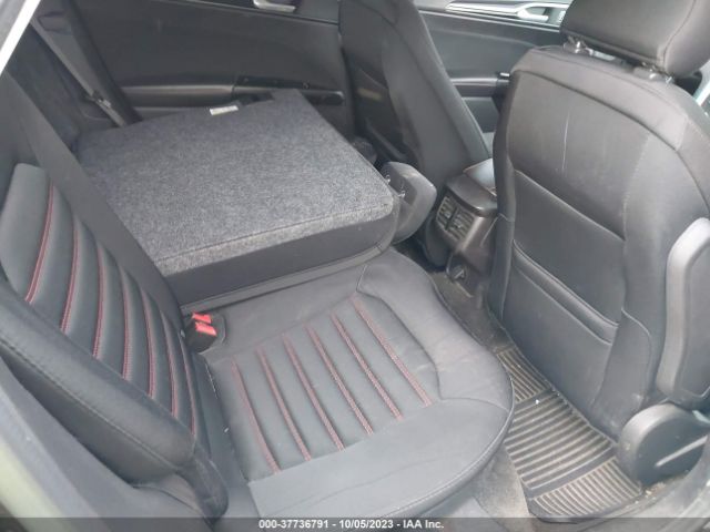 1FA6P0HD0F5115678 Ford FUSION SE