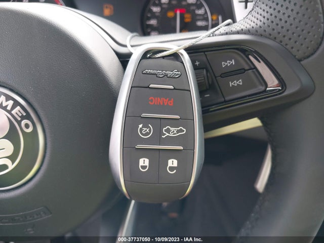 ZARFAMBN3P7669863 Alfa Romeo Giulia Veloce Rwd
