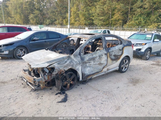 Chevrolet Sonic Rs 2015 1G1JG5SB1F4173144 Image 2