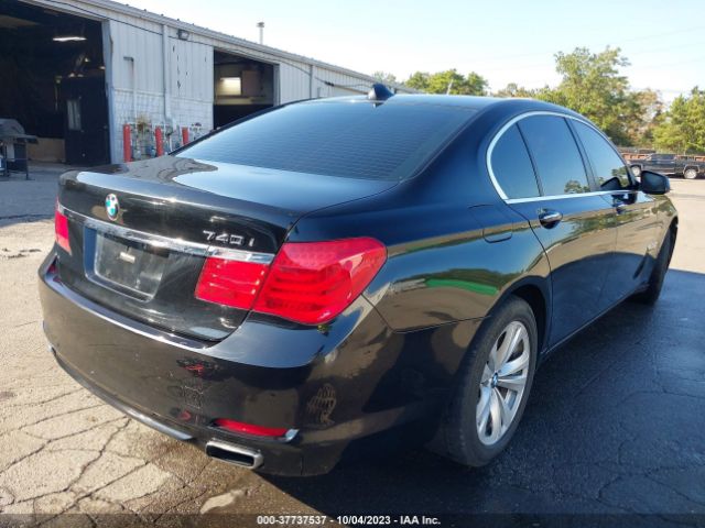 2011 BMW 740I WBAKA4C5XBC392374 Photo 3