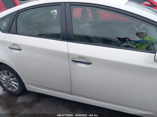 Toyota PRIUS PLUG-IN 2014 JTDKN3DP3E3062761 Image 13