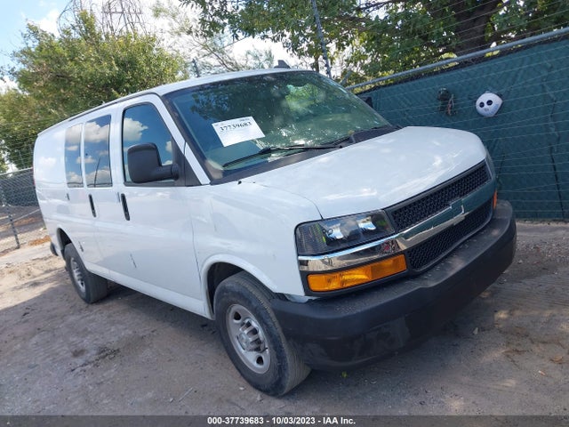 Chevrolet EXPRESS CARGO VAN 2018 1GCWGAFP8J1235550 Image 1