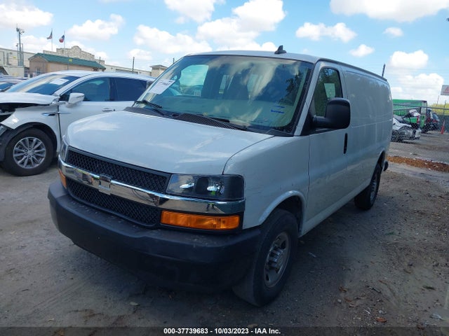 Chevrolet EXPRESS CARGO VAN 2018 1GCWGAFP8J1235550 Image 2