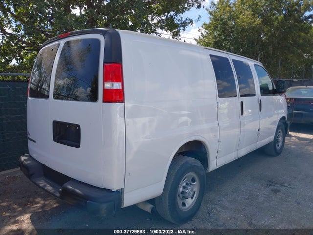 Chevrolet EXPRESS CARGO VAN 2018 1GCWGAFP8J1235550 Image 4