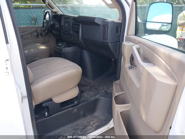 Chevrolet EXPRESS CARGO VAN 2018 1GCWGAFP8J1235550 Image 5