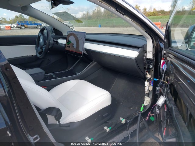 5YJ3E1EB0JF181618 Tesla Model 3 Long Range Battery