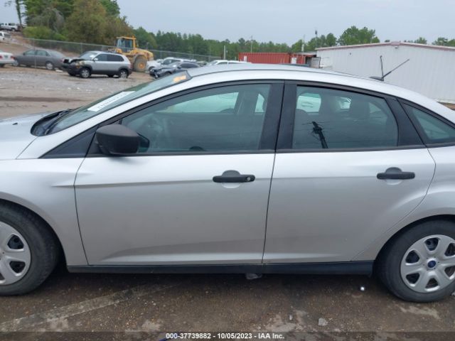 1FADP3E22JL308009 Ford FOCUS S