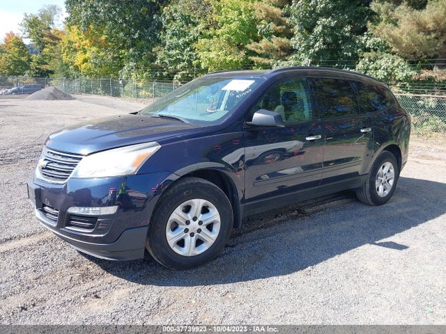 Chevrolet Traverse Ls 2015 1GNKRFKD8FJ133066 Image 2