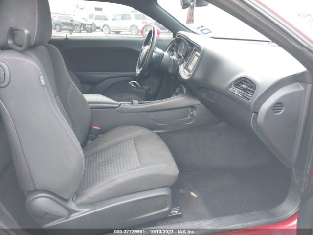 2C3CDZAG5GH353958 Dodge Challenger Sxt