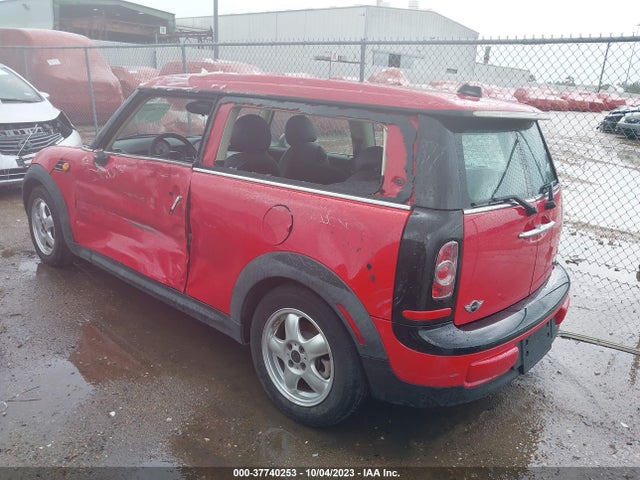2011 MINI COOPER CLUBMAN WMWZF3C55BTY00970 Photo 2