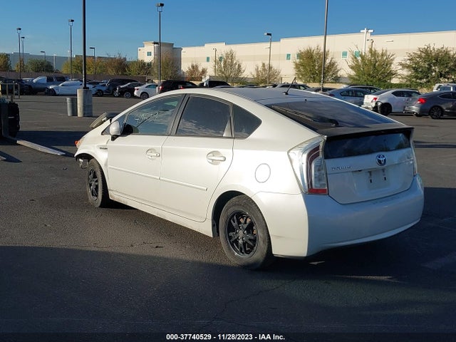 Toyota Prius Four 2015 JTDKN3DU8F1941854 Image 3