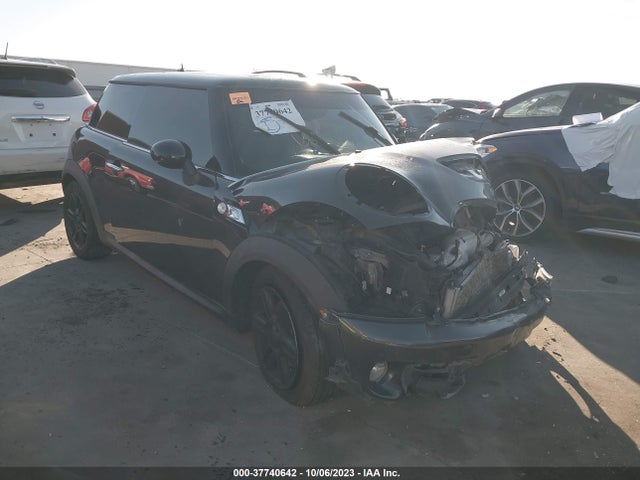 2011 MINI COOPER HARDTOP WMWSV3C57BTY13725 Photo 0