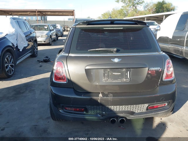 2011 MINI COOPER HARDTOP S VIN: WMWSV3C57BTY13725