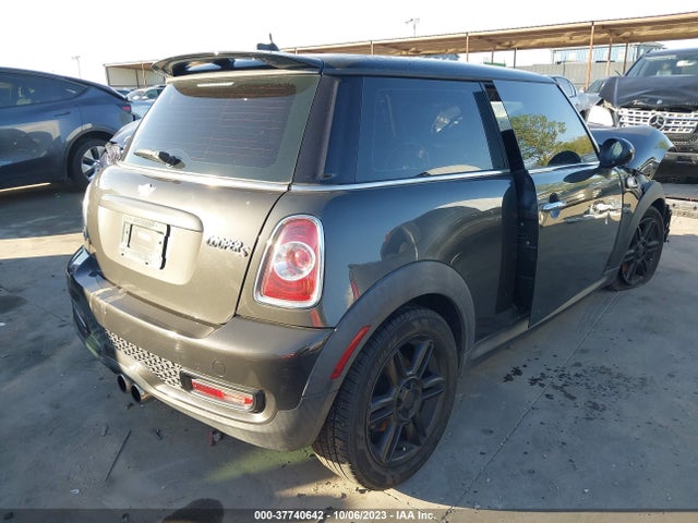 2011 MINI COOPER HARDTOP WMWSV3C57BTY13725 Photo 3