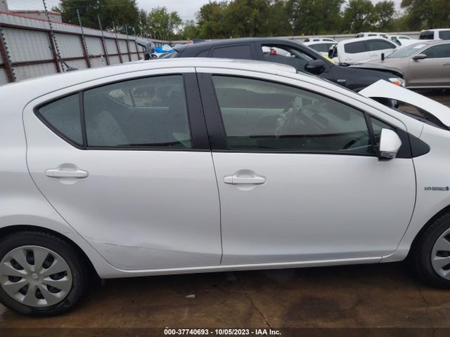 Toyota Prius C One/three/two/four 2014 JTDKDTB33E1565978 Image 13