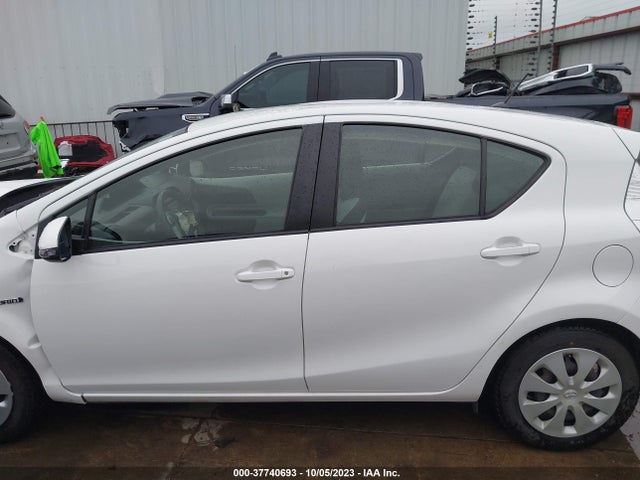 Toyota Prius C One/three/two/four 2014 JTDKDTB33E1565978 Image 14