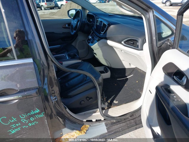 2C4RC1EG5HR648204 Chrysler Pacifica Touring-l Plus