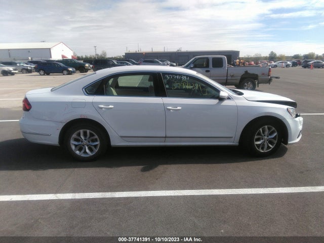 1VWAT7A35HC060215 Volkswagen Passat 1.8t S
