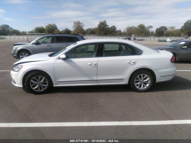 1VWAT7A35HC060215 Volkswagen Passat 1.8t S